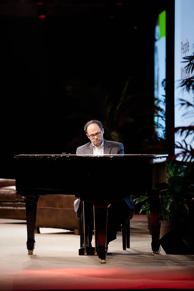 scottcookphotography_doubletree_110210-150-lowres.v1.jpg