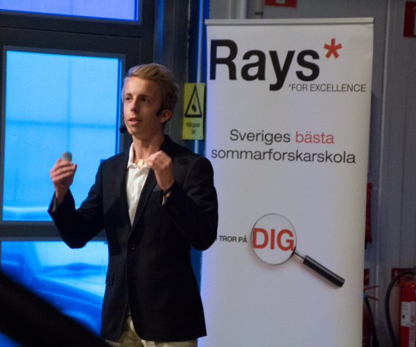 Felix Telander berättar om sitt kvantfysikprojekt.