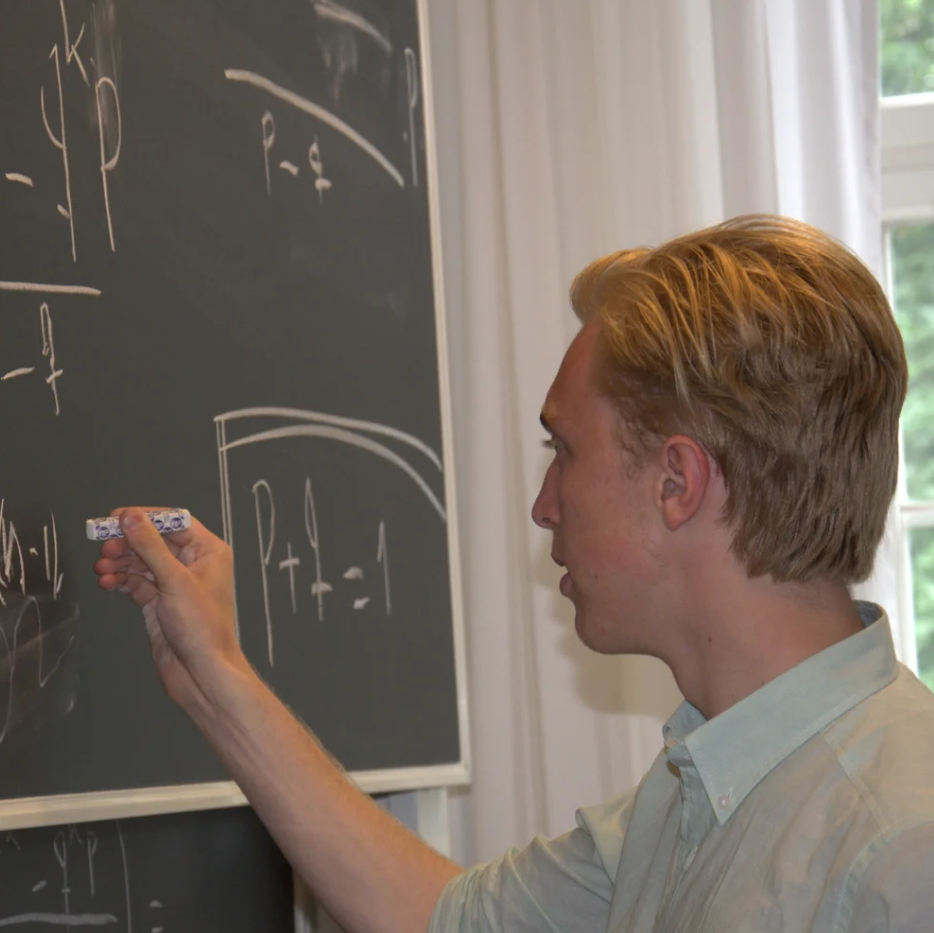  Under Rays 2015 forskade gymnasieeleven Erik Leffler om matematisk analys av rekord på Kungliga Tekniska Högskolan i Stockholm. 