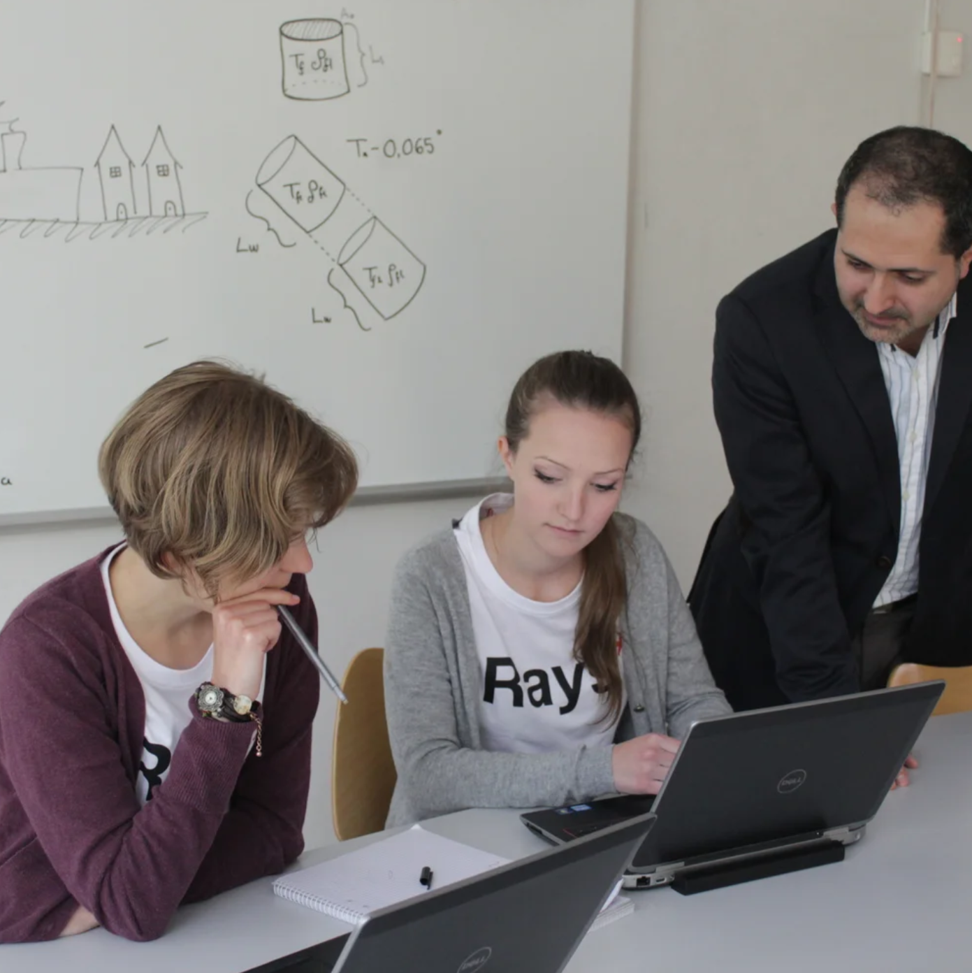  Förra sommaren deltog Alexandra Polyakova och Alberte Lauridsen i forskarskolan Rays där de genomförde ett projekt om solskorstenar. I år är det dags för 21 nya elever att anta utmaningen. 