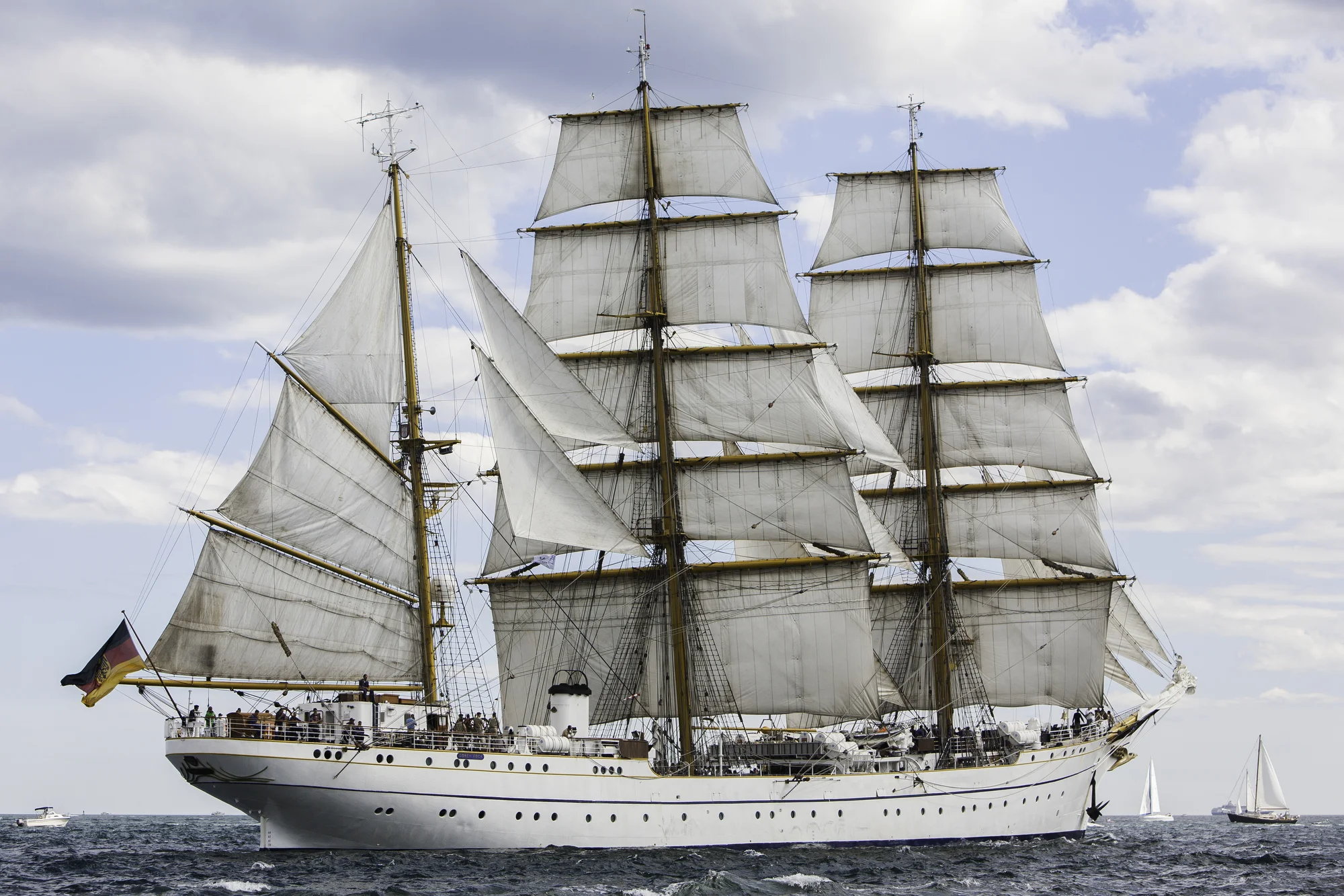 07-01112_TALLSHIPS.JPG