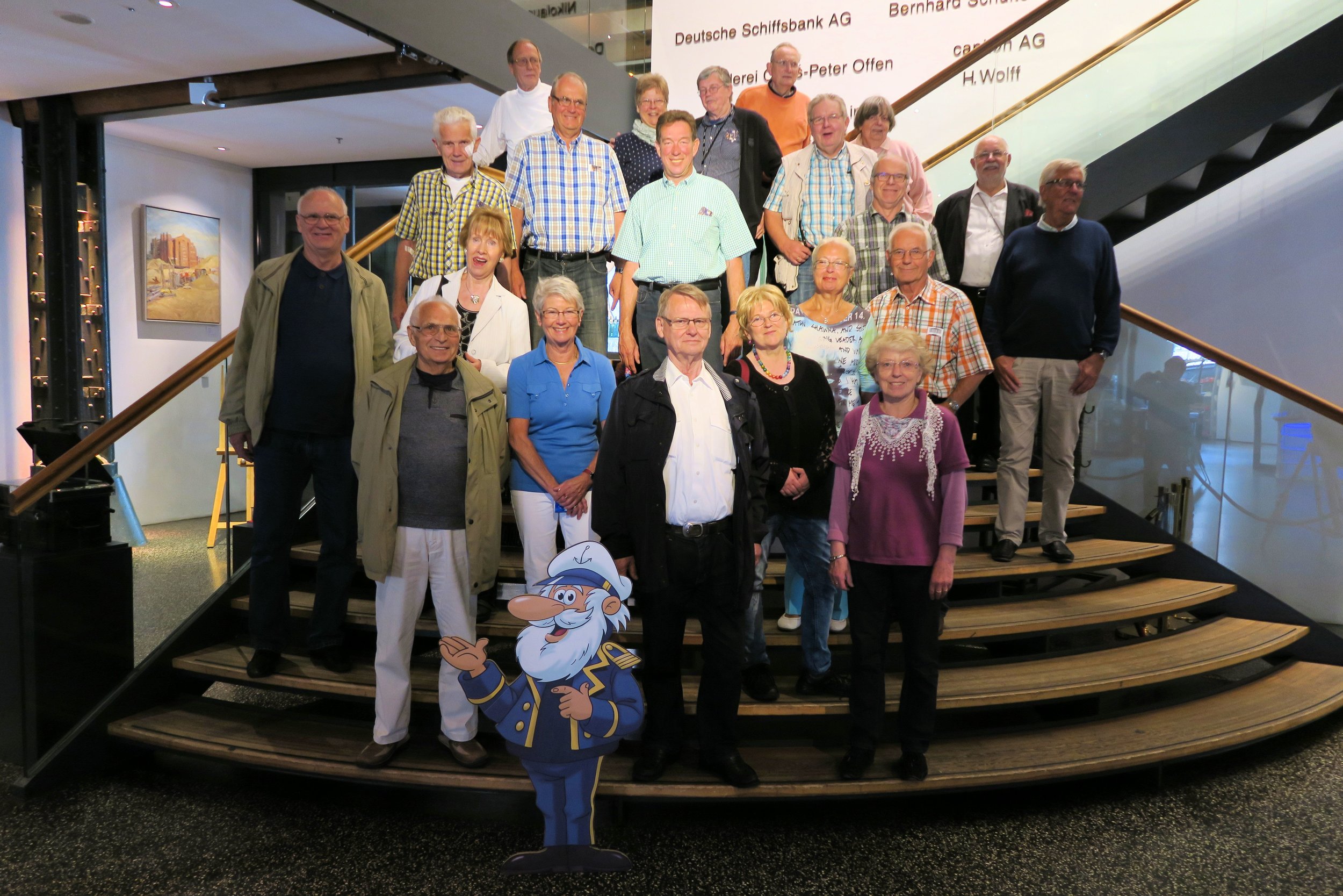 Ausflugsteilnehmer auf der Treppe im IMMH