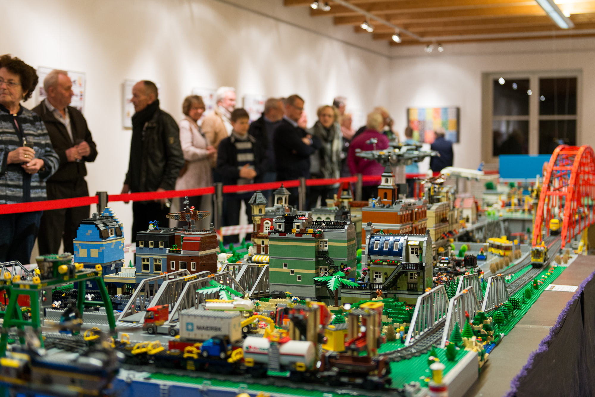Besucher bei der Eröffnung der LEGO®-Sonderausstellung