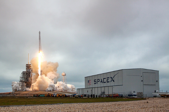 SpaceX To Send Two People Around The Moon
