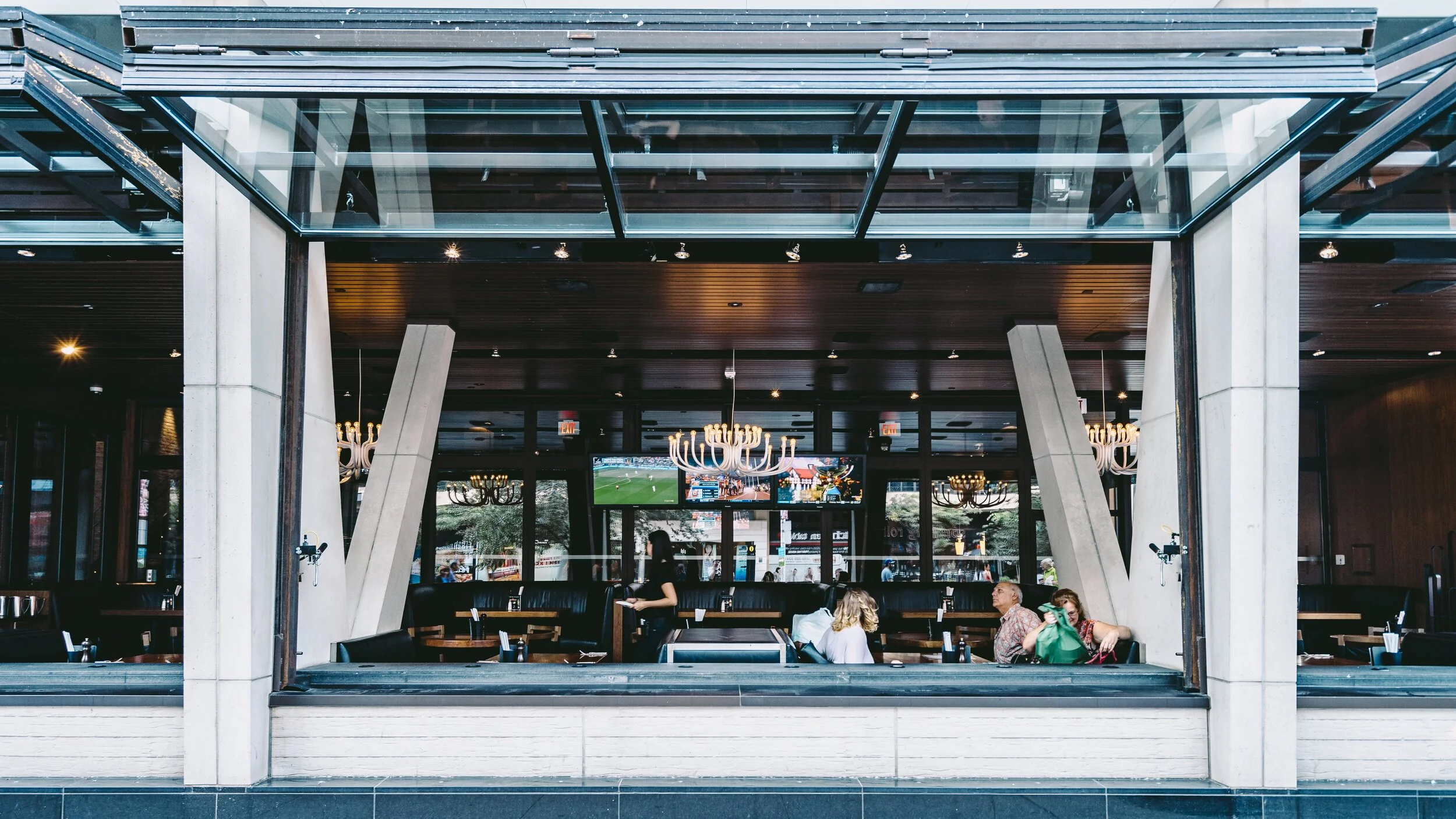 The Advantages Of Installing A Quality Glass Storefront