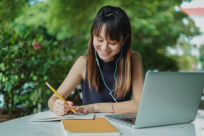 8 Ways To Fill Your Time If You're Feeling Bored With Life