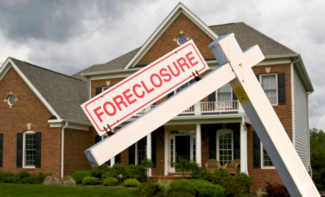 4 Ways to Prepare Your Finances for a Recession