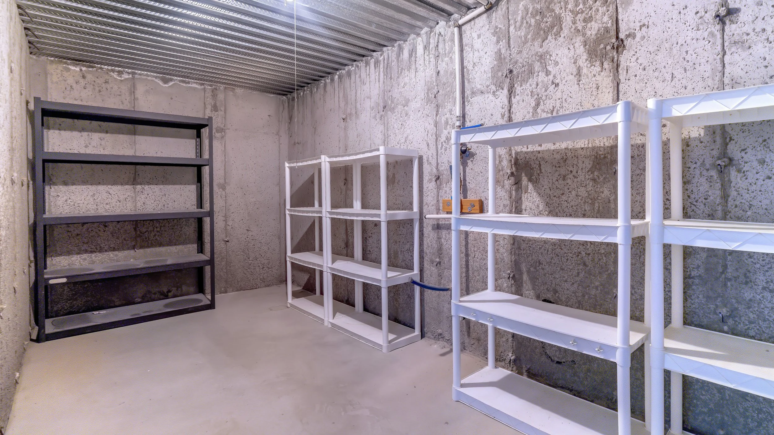 5 essential factors to consider when choosing storage racks