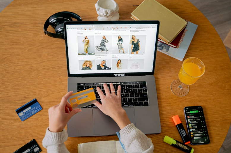 Mastering the Art of Credit Card Management: Tips for Staying Debt-Free