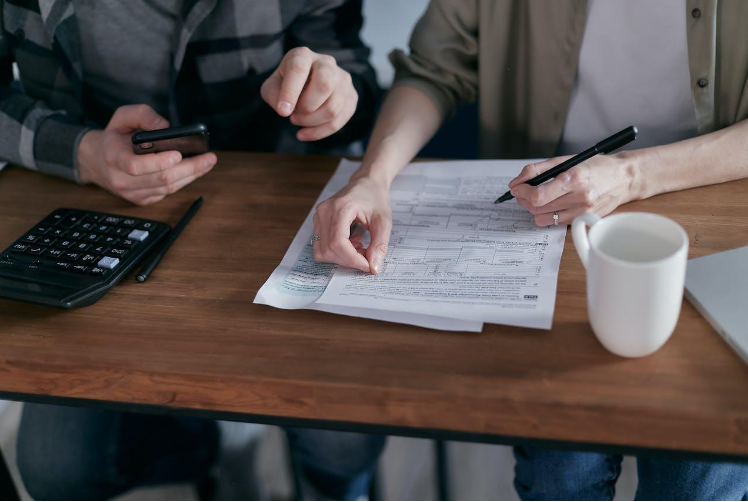 Mastering Your Finances: Top Tips for Managing Household Bills