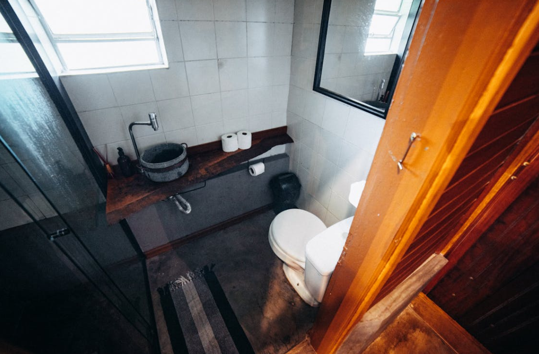 Small Bathroom Remodel Tips: Transforming Tiny Spaces into Stylish Retreats