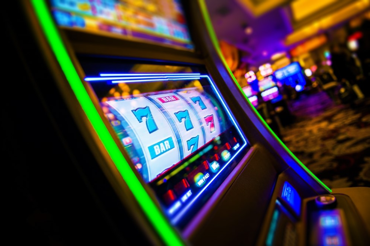 Online Slots: Mechanics, Themes, and Payouts