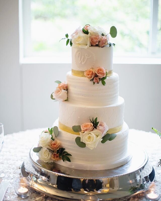 What we would give for a slice of delicious wedding cake right about now...