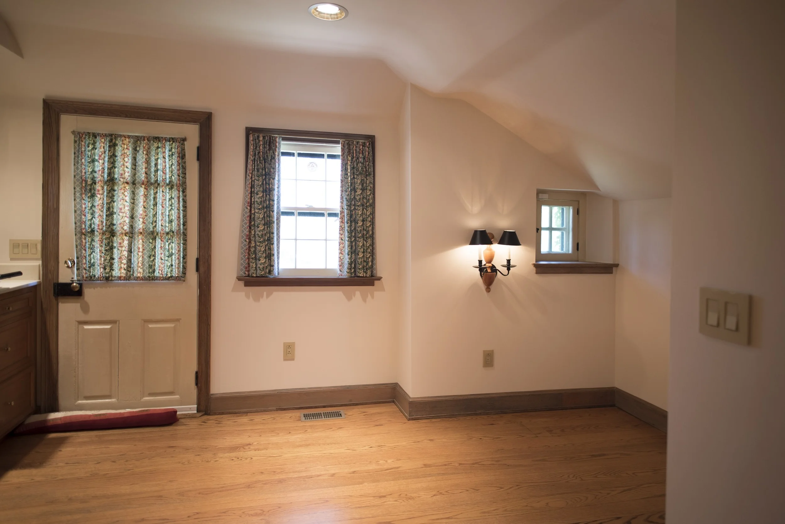 Breakfast Nook.jpg