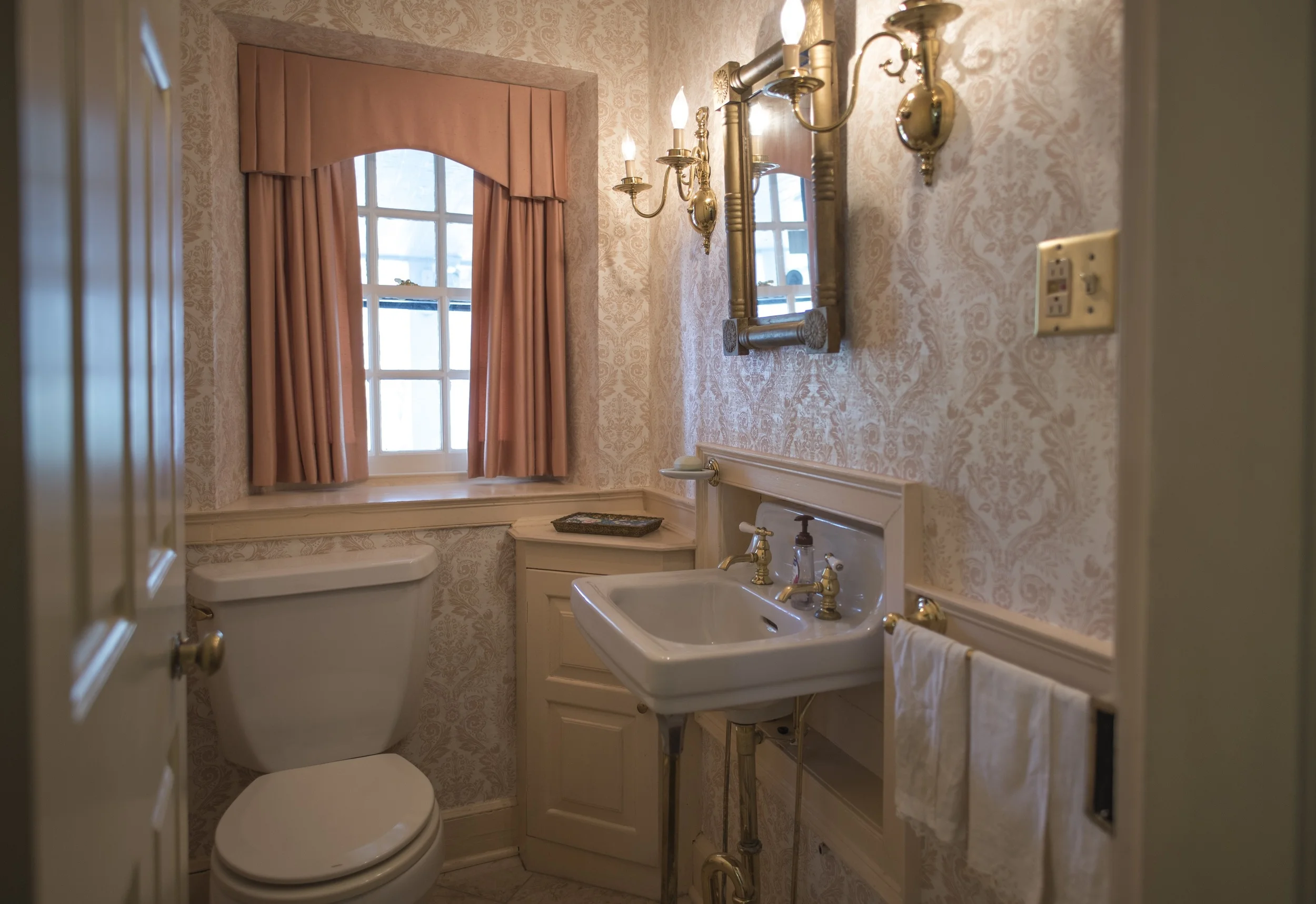Powder Room.jpg