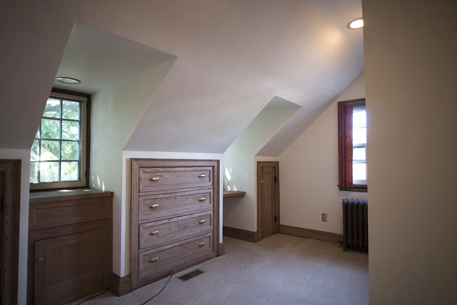 Dormer Room 2.jpg