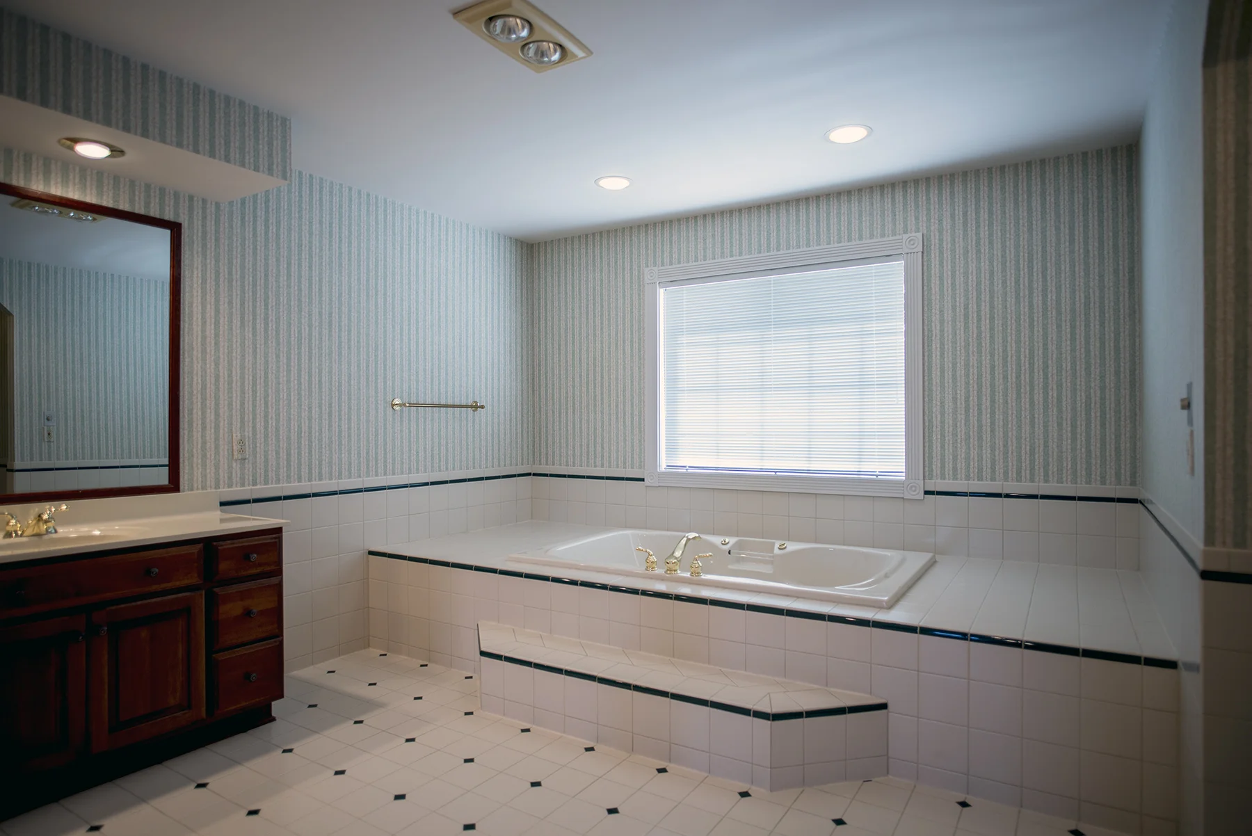 Master Tub.jpg