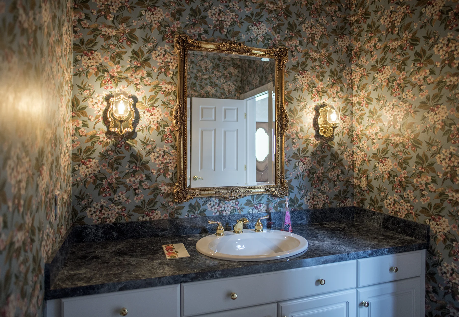 Powder Room.jpg