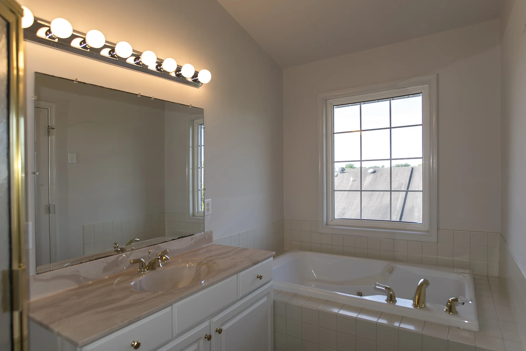Master Bath.jpg