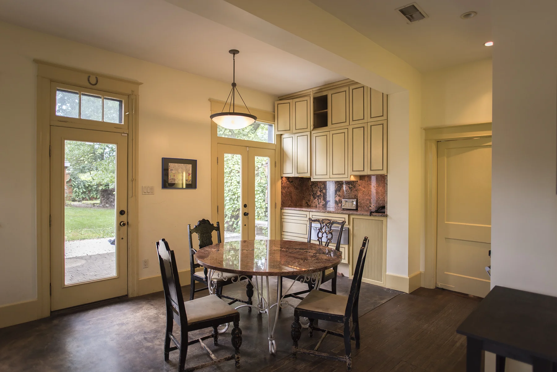 Kitchen1.jpg