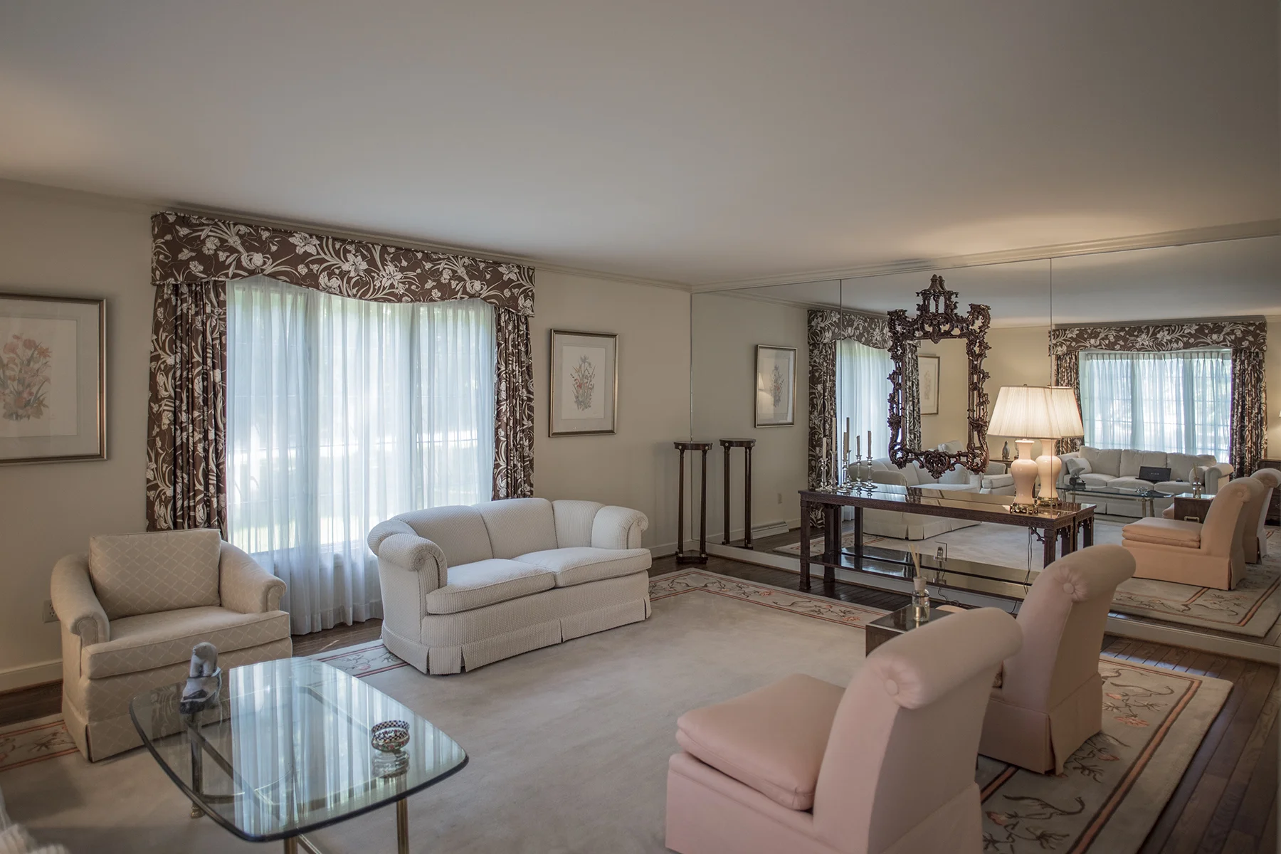 Living Room2.jpg