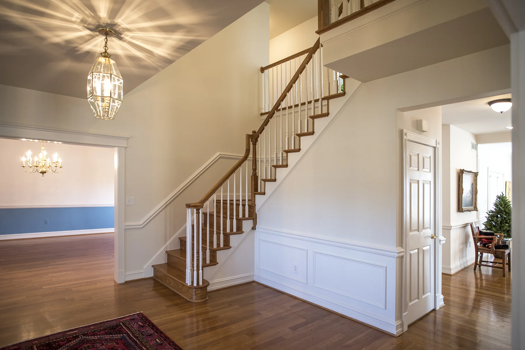 Foyer2.jpg