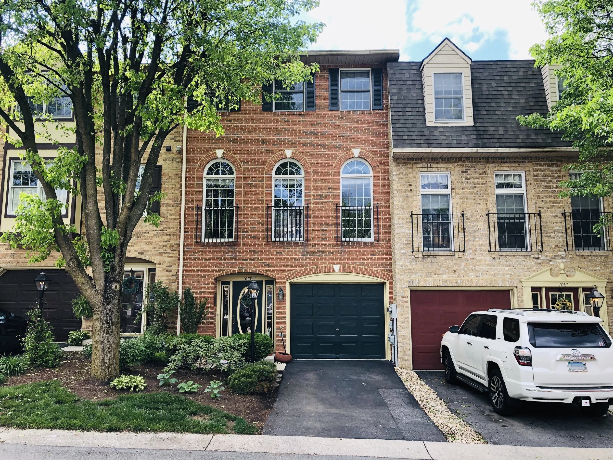 1079 lindsay lane.jpg
