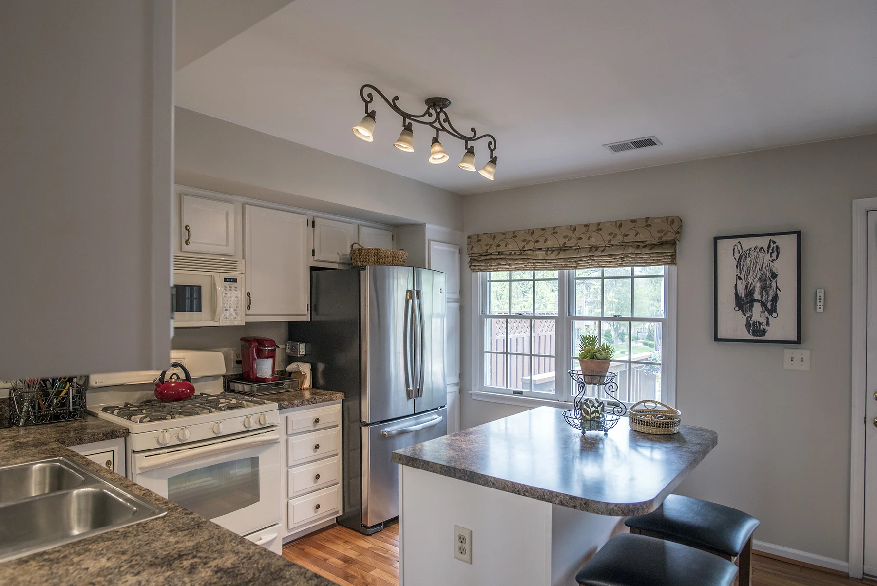 Kitchen3.jpg