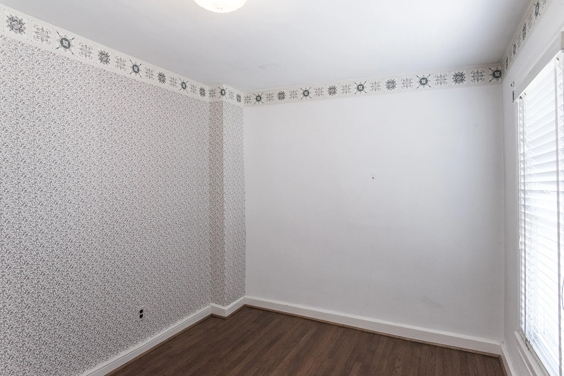 Middle Bedroom.jpg