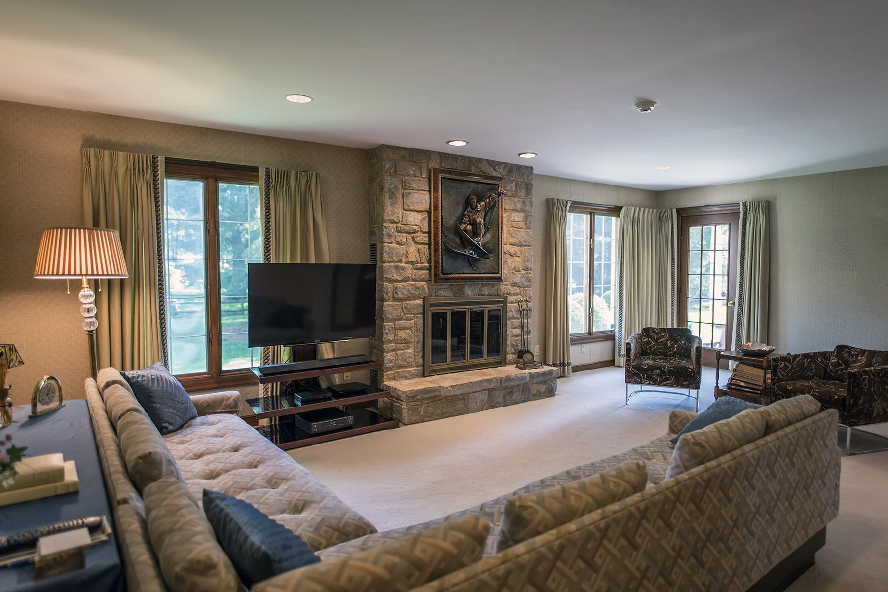 Living Room2.jpg