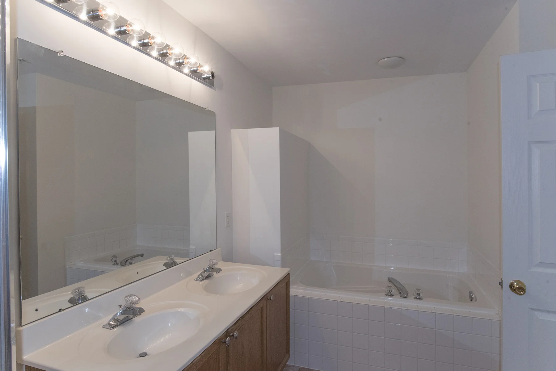 Master Bath2a.jpg
