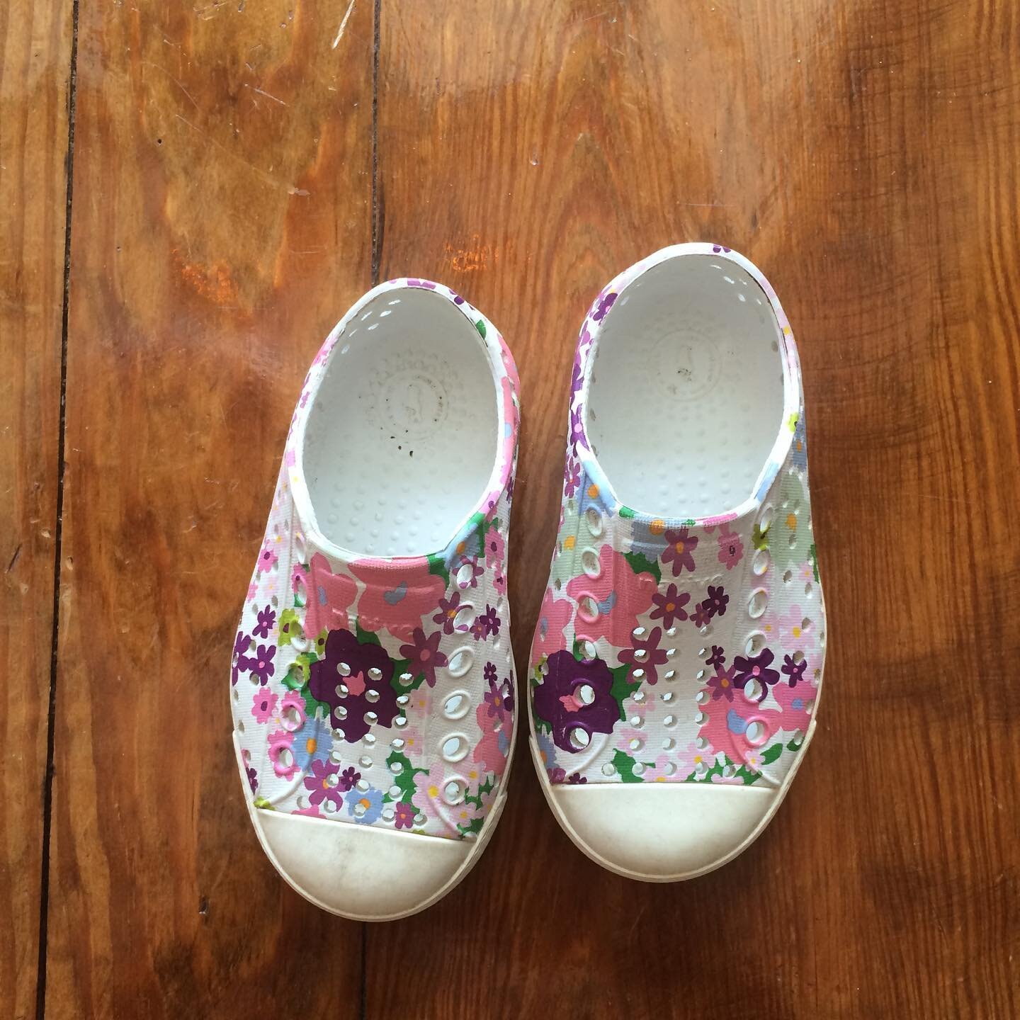 #native floral slip ons size 6 &amp; $22.99.  #529hh #529hhfaves #529hollinhall #kidsconsignment #consignment #babyclothes #babygirl #babyboy #ship
#babyfashion #babyconsignment ##girlsclothes #boys clothes ##teenconsignment 
#kidsclothes
#kidsininst