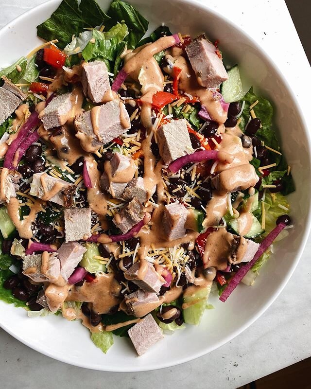 Take that leftover BBQ meat and throw it onto a salad to keep MDW going alllll week
.
.
.
.
.
#instaeats #feedyoursoull #tastingtable #foodgawker #fravorites #foodblogfeed #seriouseats #makeitdelicious #storyofmytable #inmykitchen #inthekitchen #here