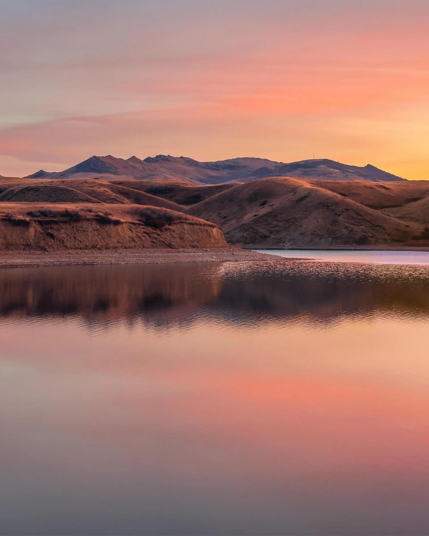 Tranquil 🌅🧡

On my way home from hiking I saw the sunset flowing in nicely, had to stop and snap some photos. Taken at First Lake in the Bear Paws, Montana 📍

Swipe to see the full panoramic 👀

Follow ➡️ @emileerosephoto for more 📸
 Visit www.em