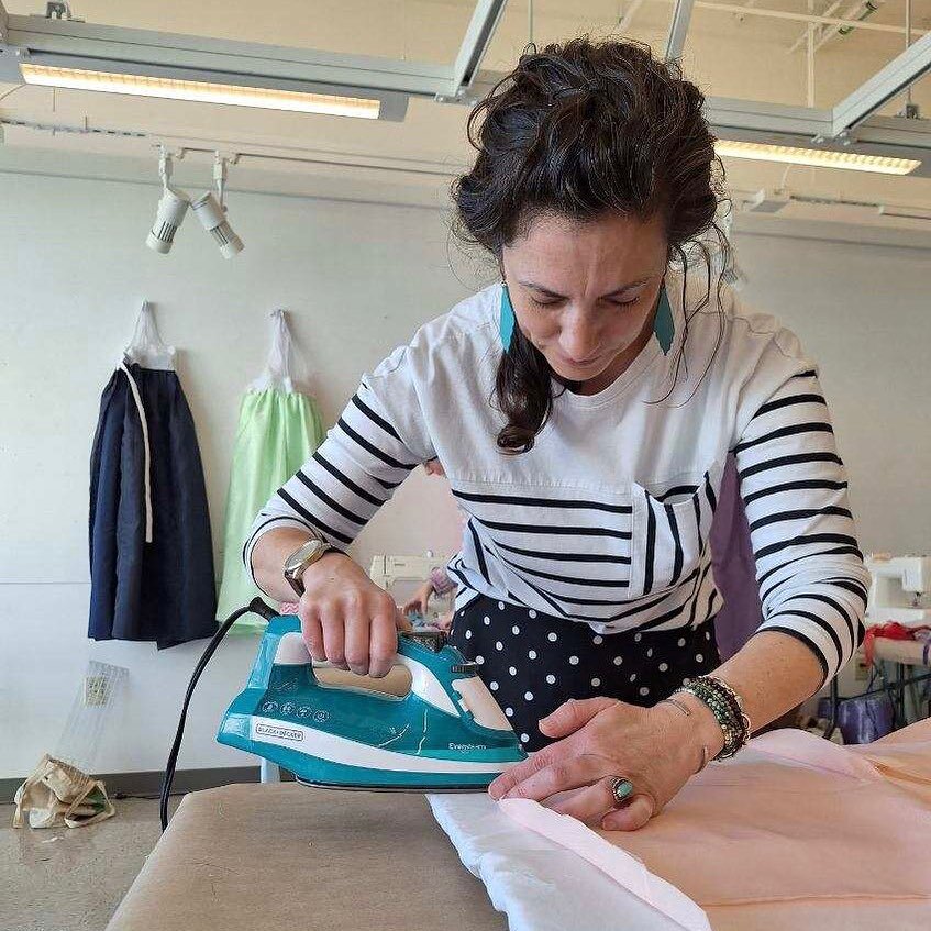 First round of ironing the #jeogori (jacket). 

#Hanbok 10 day residency with visiting Master @hbmoon_sun 

Thank you @jmu_sadah for providing this amazing opportunity for my Adv. Studio class and I to learn &amp; grow together through #Making. See m