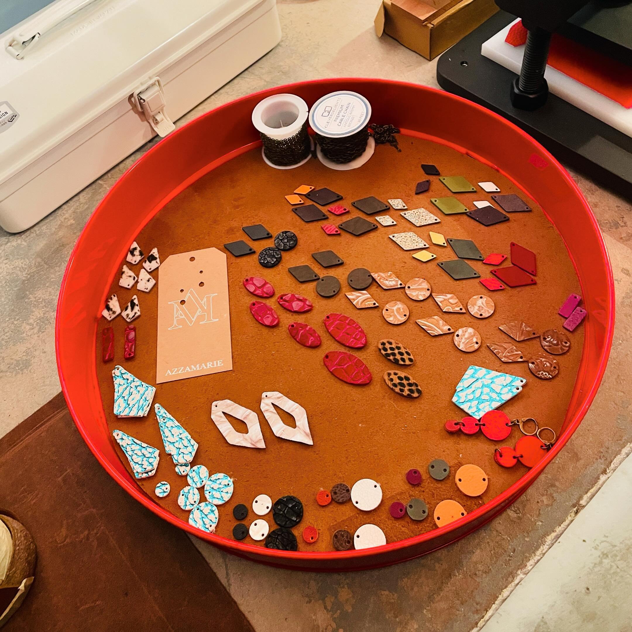 Making Madness: Leather Earrings, Batch 2. 

Coming soon!  @ www.azzamarie.com (link in bio) 

#Earrings #Handmade #Curated #Designed #AssembledByHand #SmallBatch #OneOfAKind #OneOfFew
#Upcycled #Leather #Die cutting #RepurposedLeather #RepurposedJew