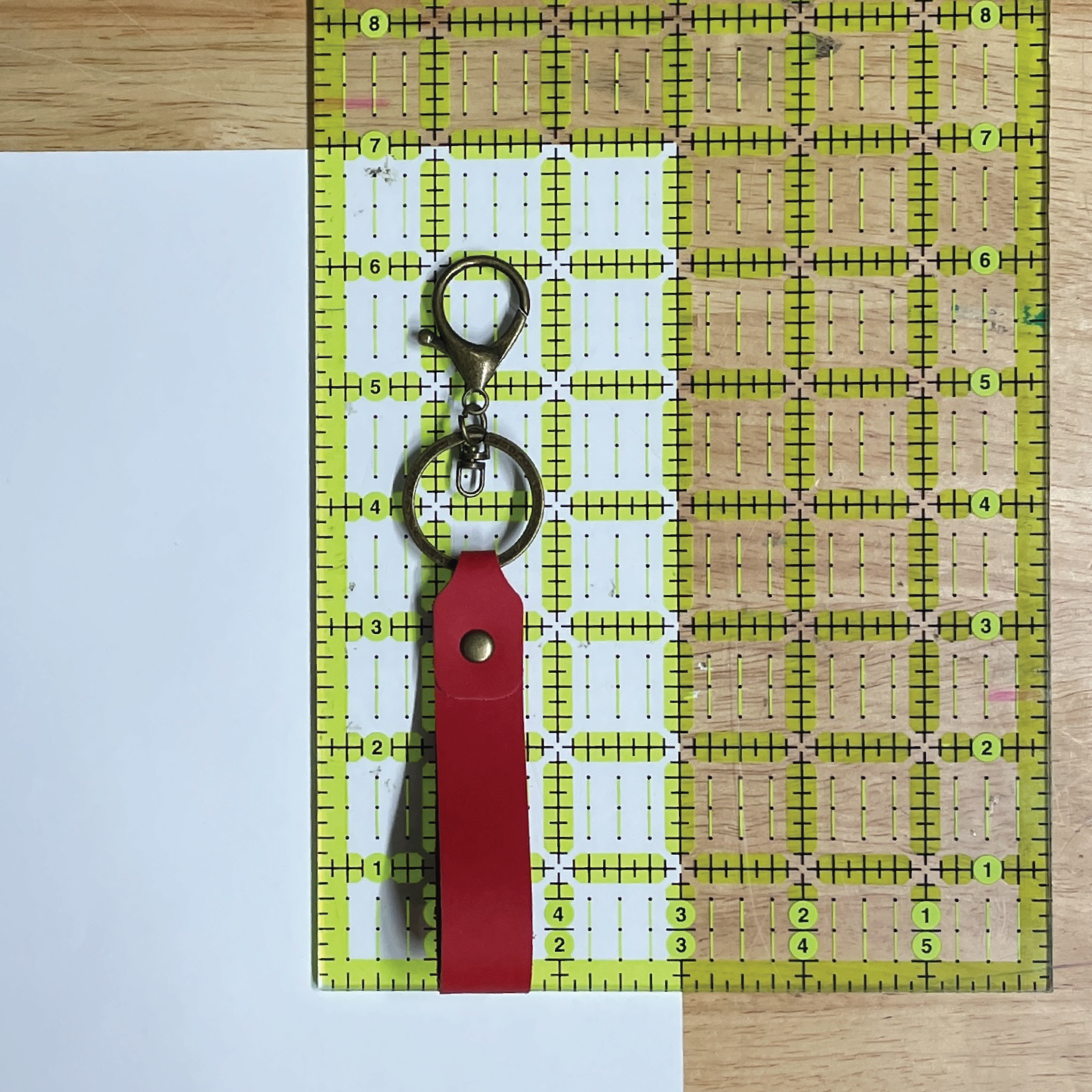 Keychain Length Red on Grid.png (Copy)