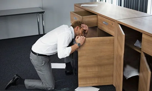SearchingforUSB.jpg