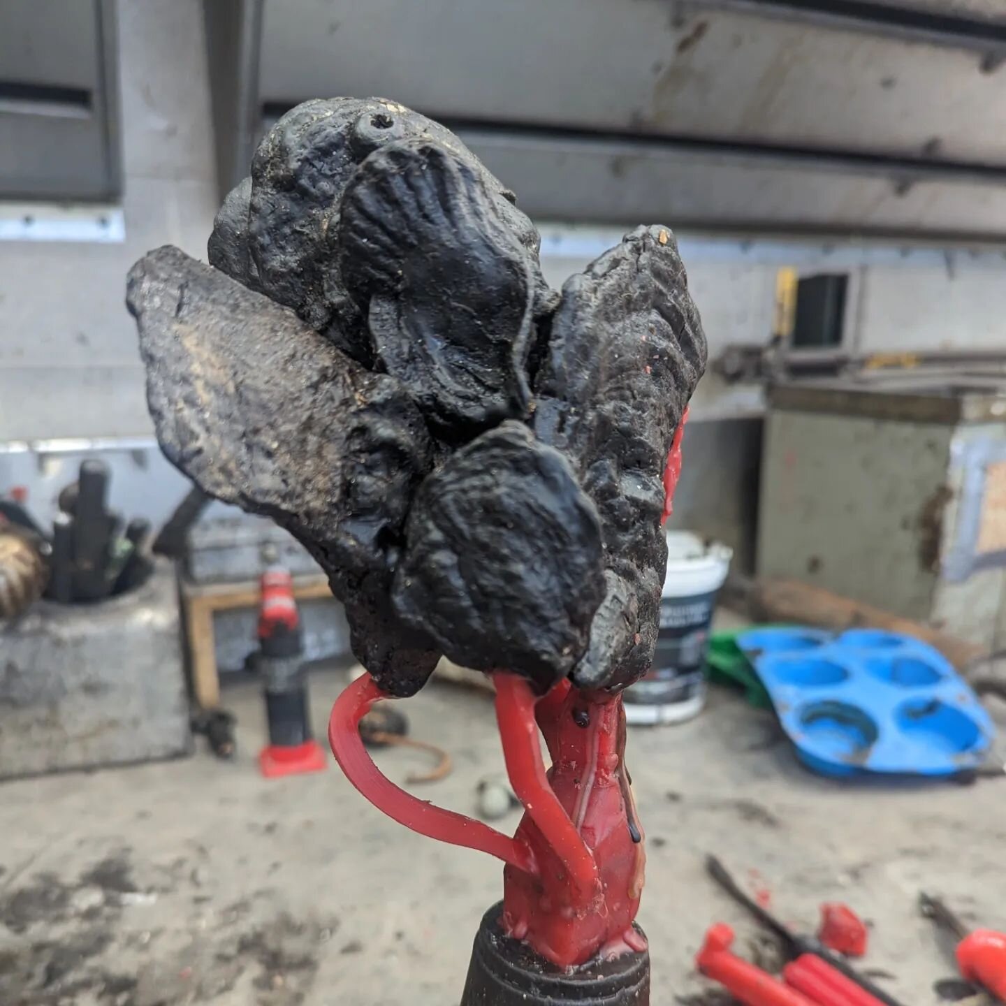 /// it's been quite a while since I've done any metal casting but so happy to have these freshly cast aluminum oysters to work with! Thanks to the kind and helpful students and staff at the U of M for letting me jump in on the foundry action 🔥🔥🔥