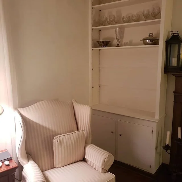 This customer had a beautiful living room without a great spot for the TV.  I ended up putting it on an articulating mount over the chair while hiding all of the cables in the adjacent cabinet. 
That wallfishing game doe 👌👌 Check the third image fo