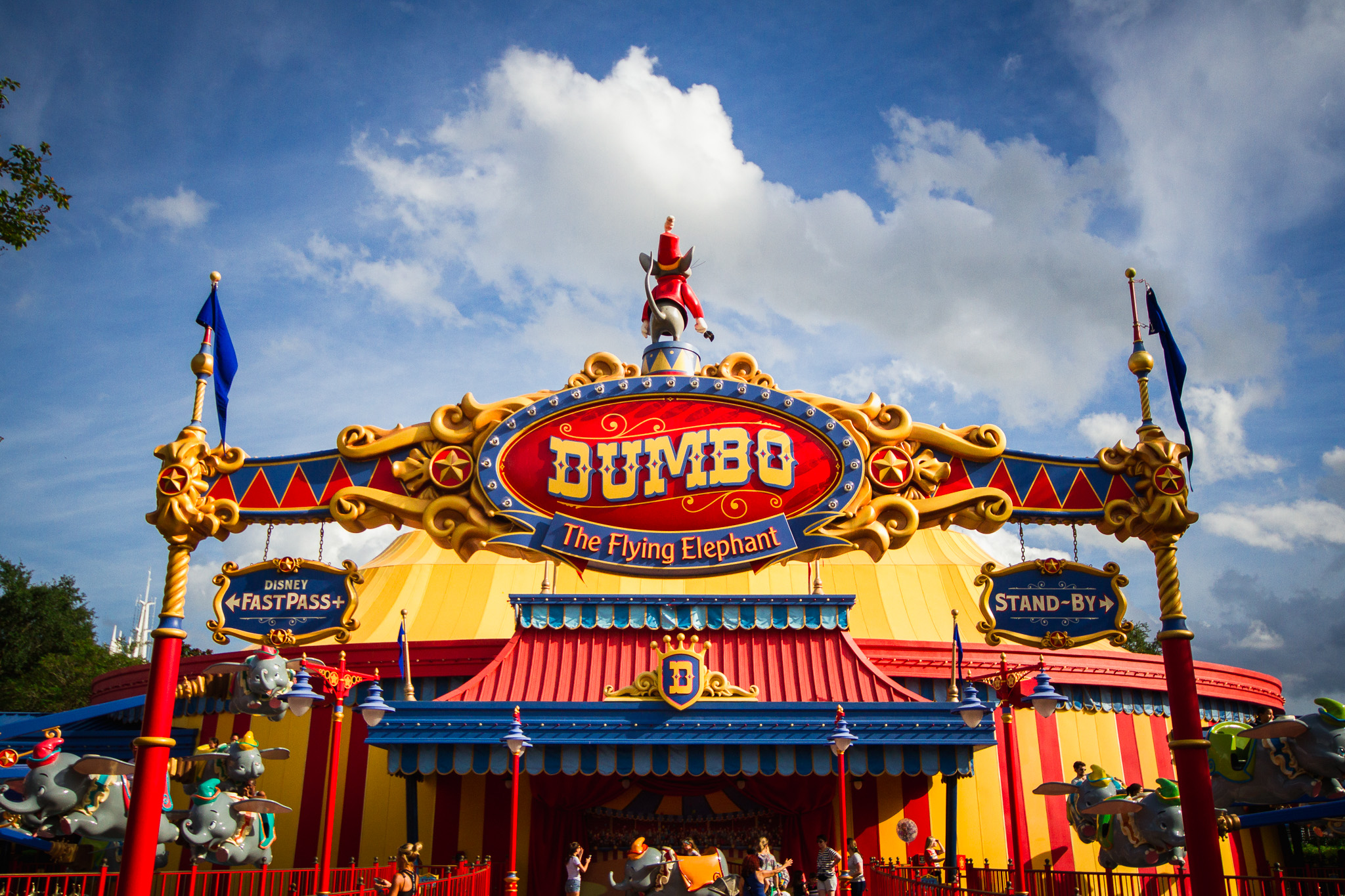 family photos on dumbo / storybook circus / disney world photographer