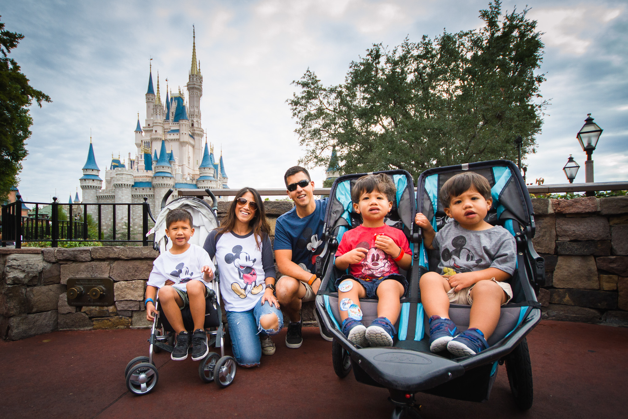 cinderella castle / magic kingdom / disney family photographer