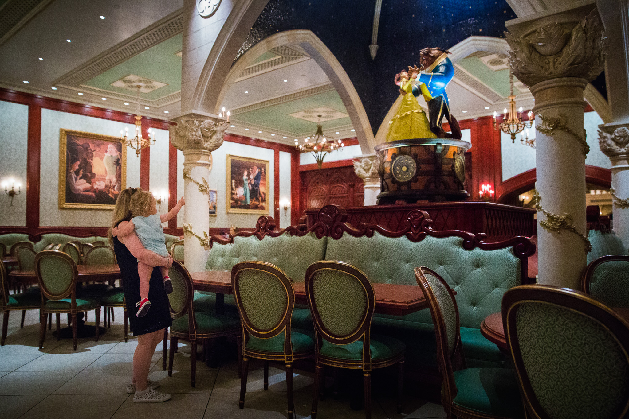 magic kingdom photographer / be our guest restaurant / disney world photographer