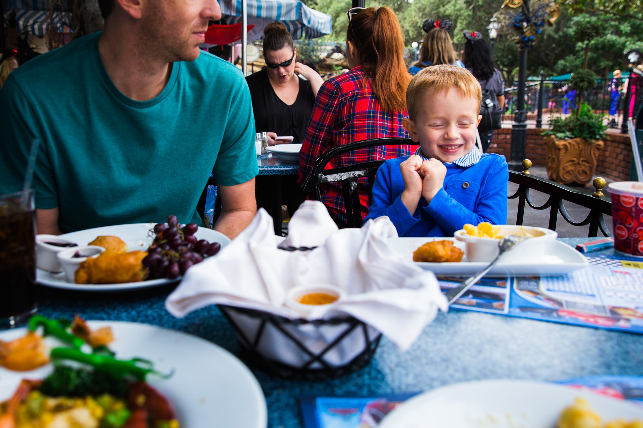 disneyland / disney family photographer / disney documentary photographer