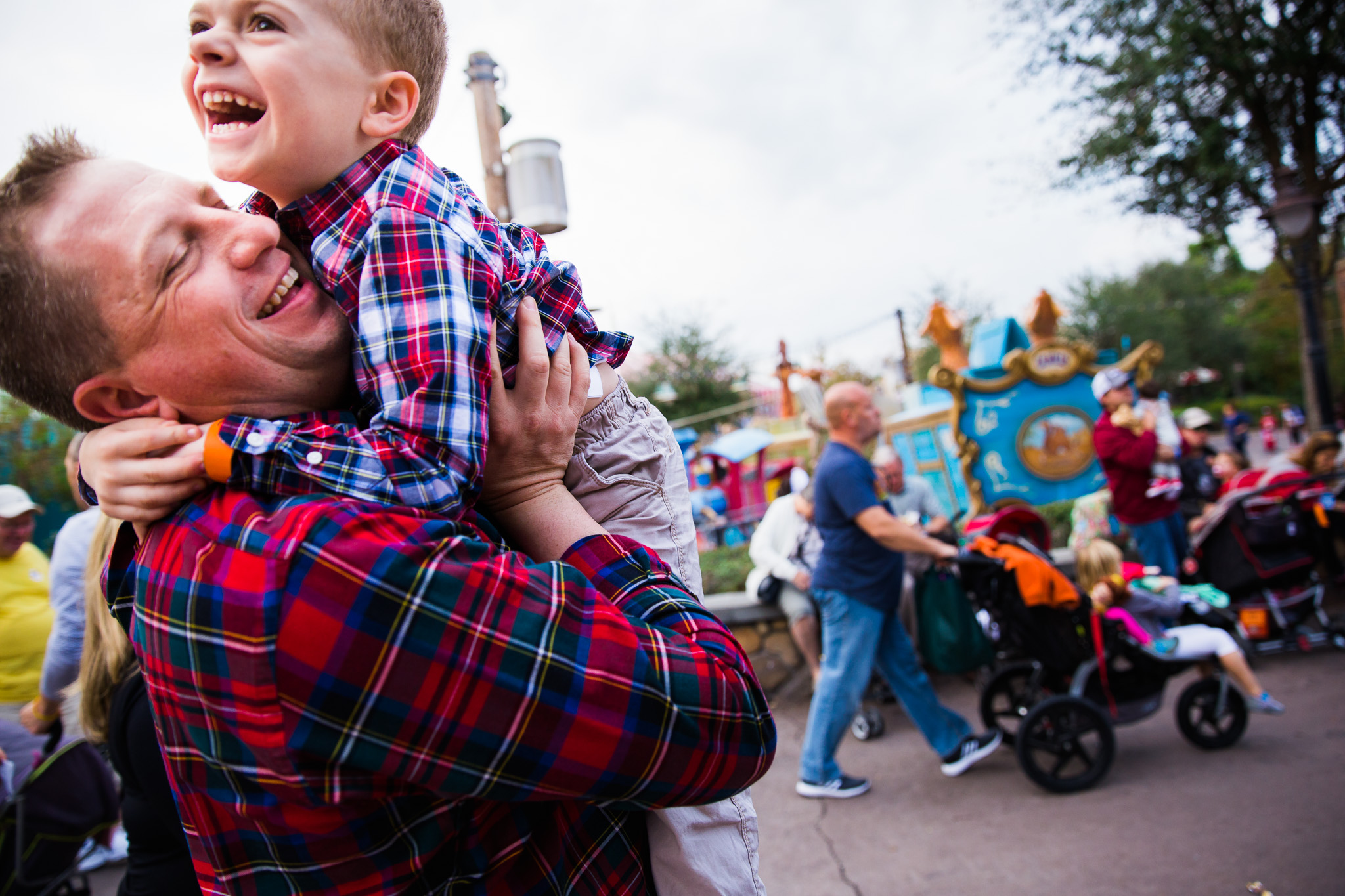 magic kingdom photographer / disney documentary photographer / disney family photographer