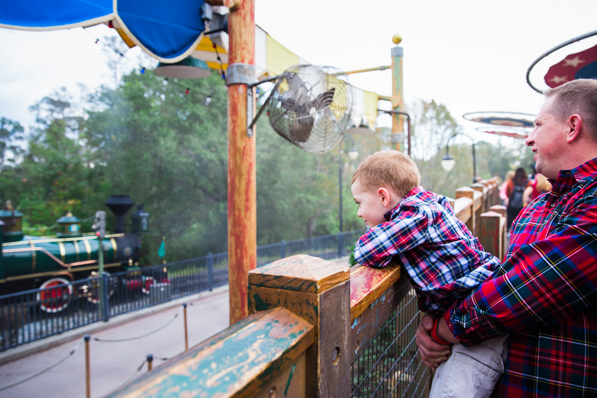 magic kingdom photographer / disney documentary photographer / disney family photographer