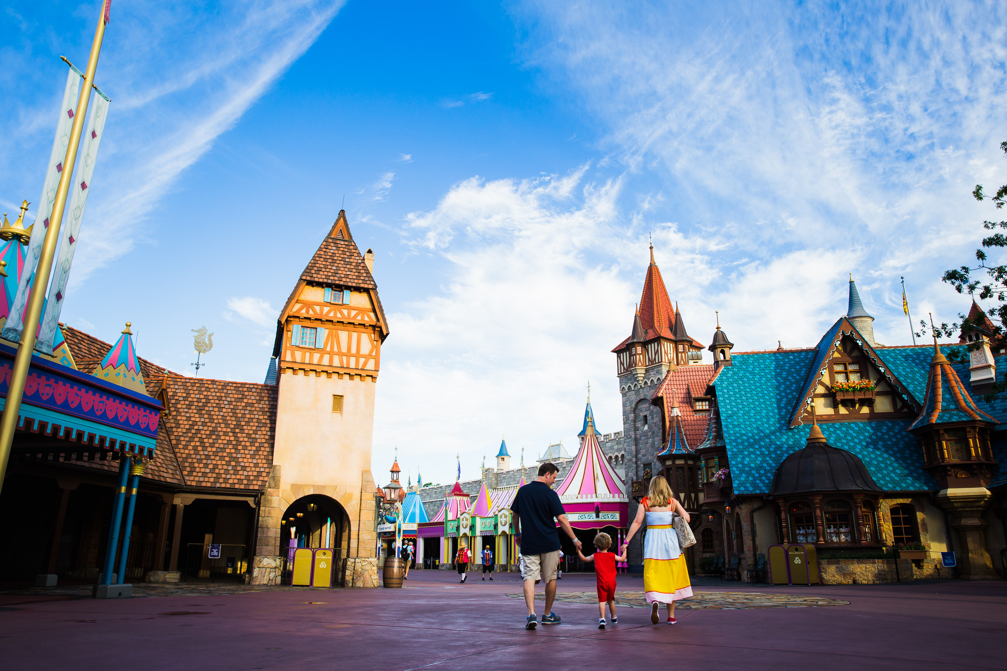 magic kingdom photographer / early morning magic hour / disney family photographer