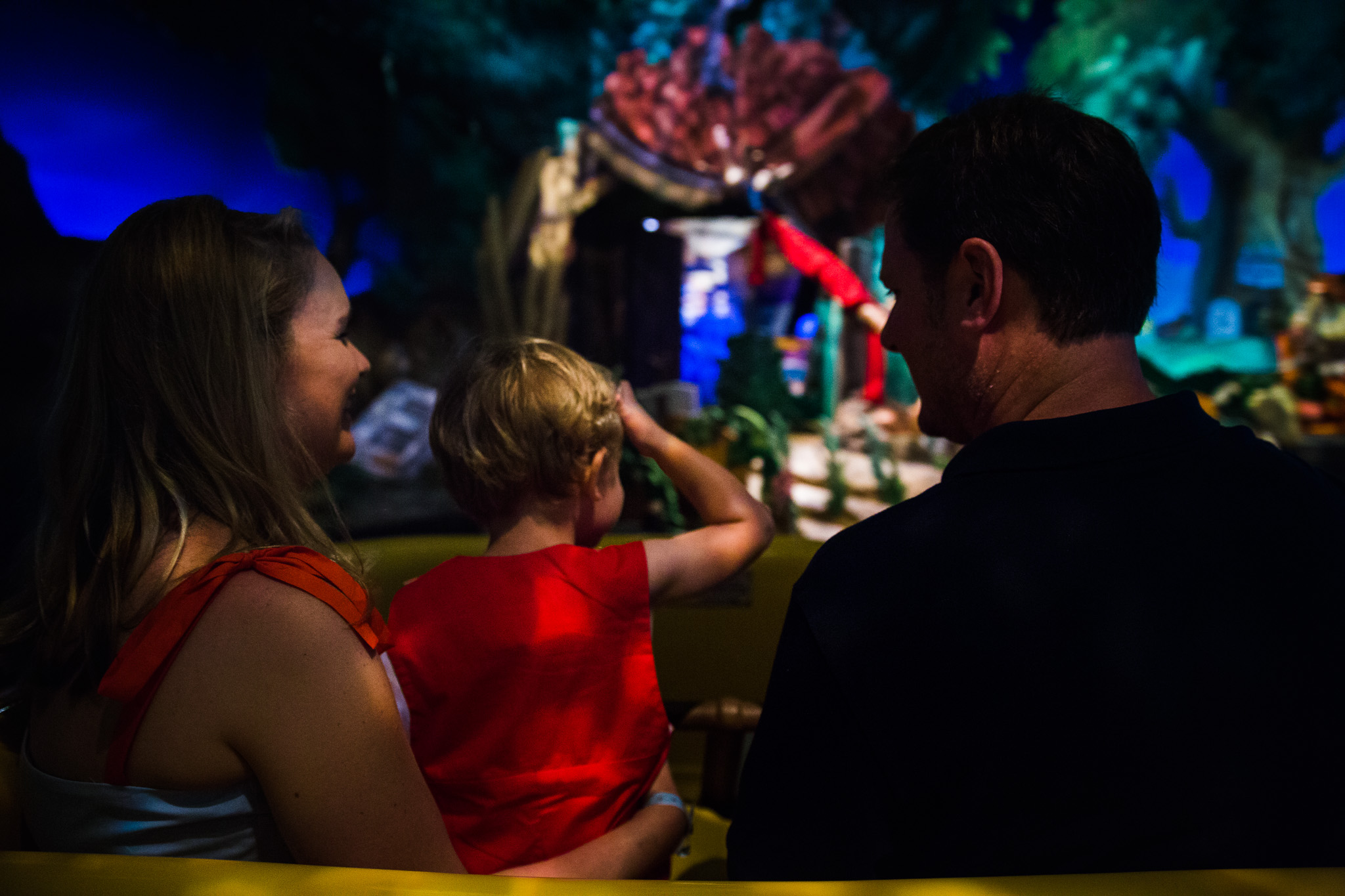 magic kingdom photographer / early morning magic hour / disney family photographer