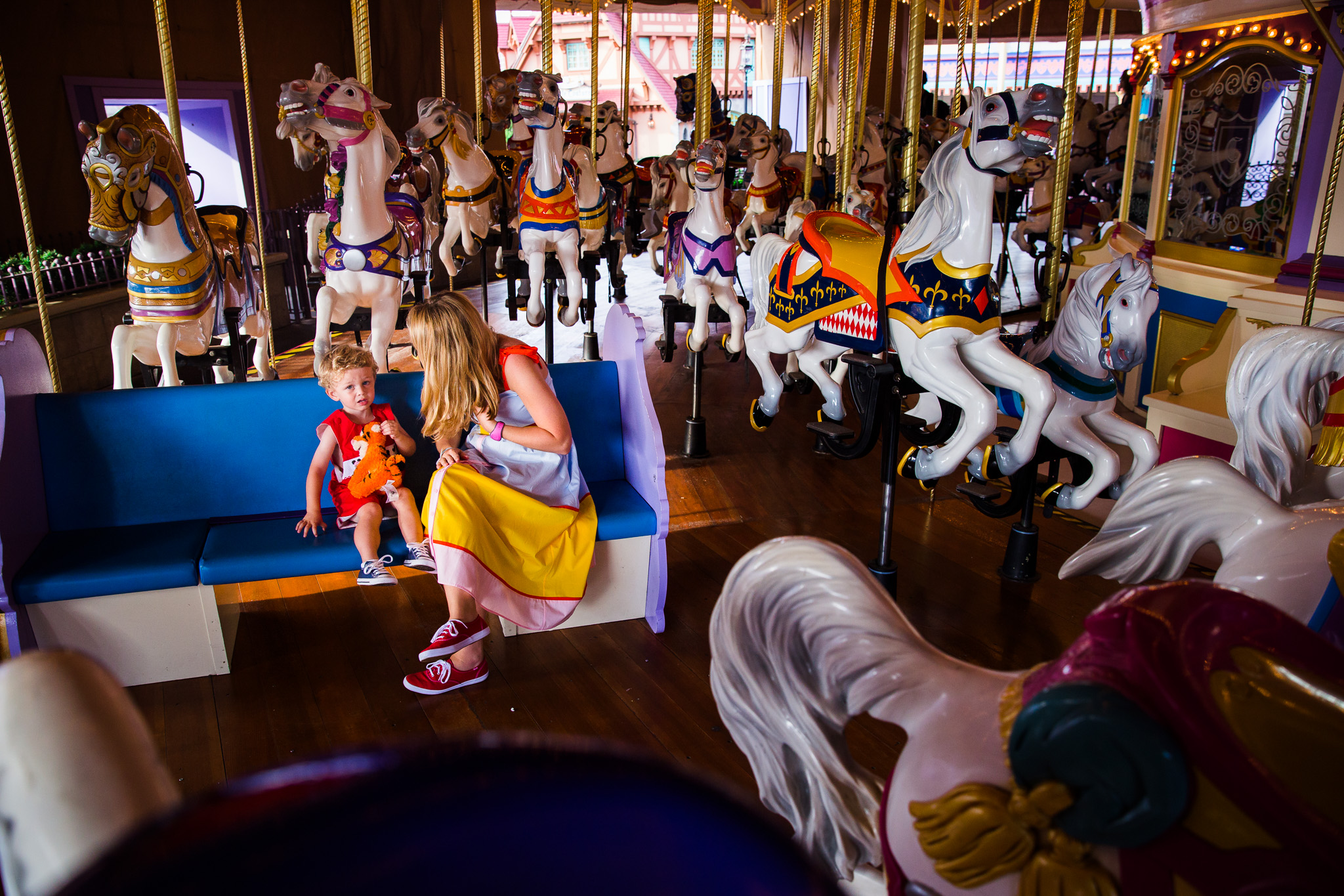 magic kingdom photographer / early morning magic hour / disney family photographer