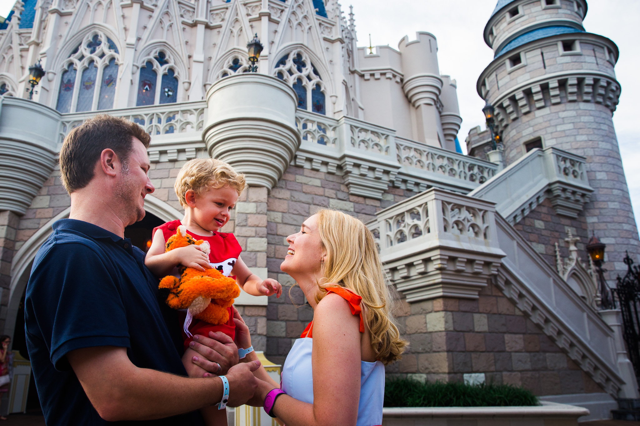 magic kingdom photographer / early morning magic hour / disney family photographer